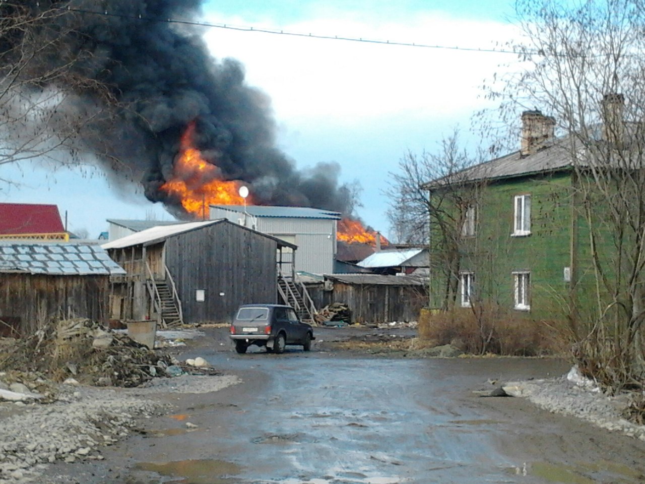 Пожар на ключевой петрозаводск. Пожар на балтийской. Пожар в доме клинцы. Петроз пожар. Что горит в петрозаводске сейчас.